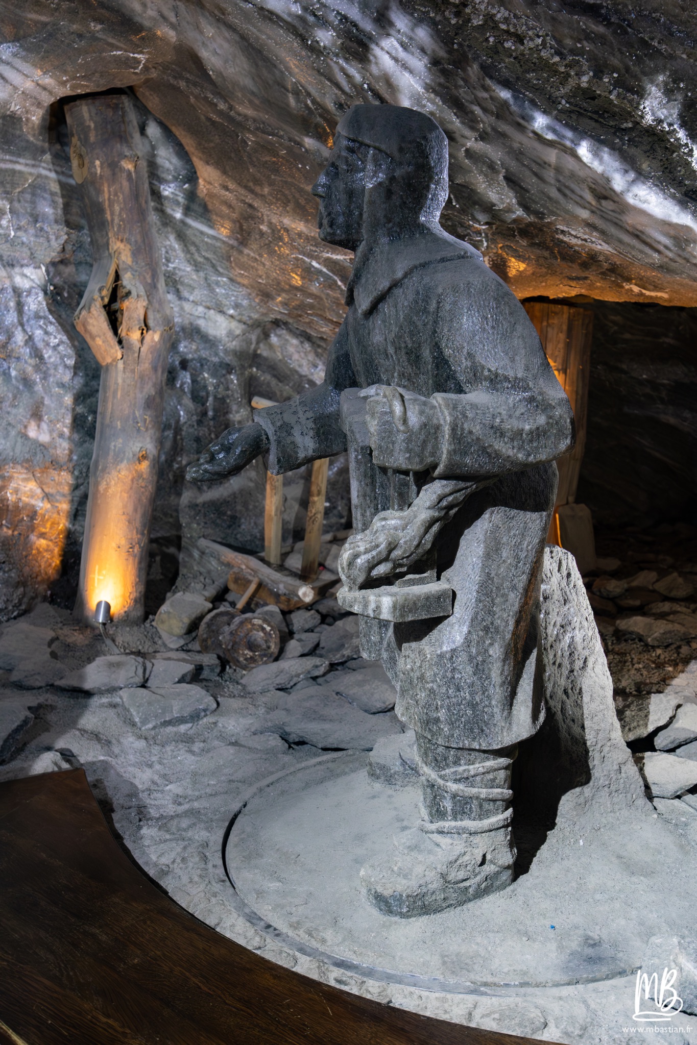 2026 04 04 CRACOVIE MB 83