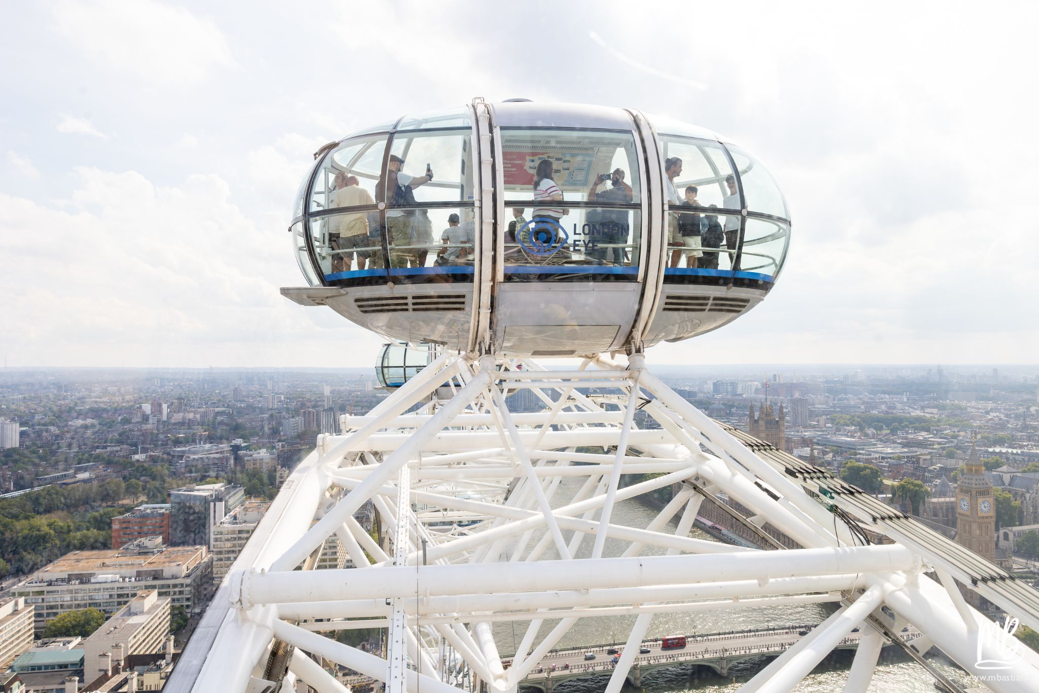 20260826 Londres MB 122