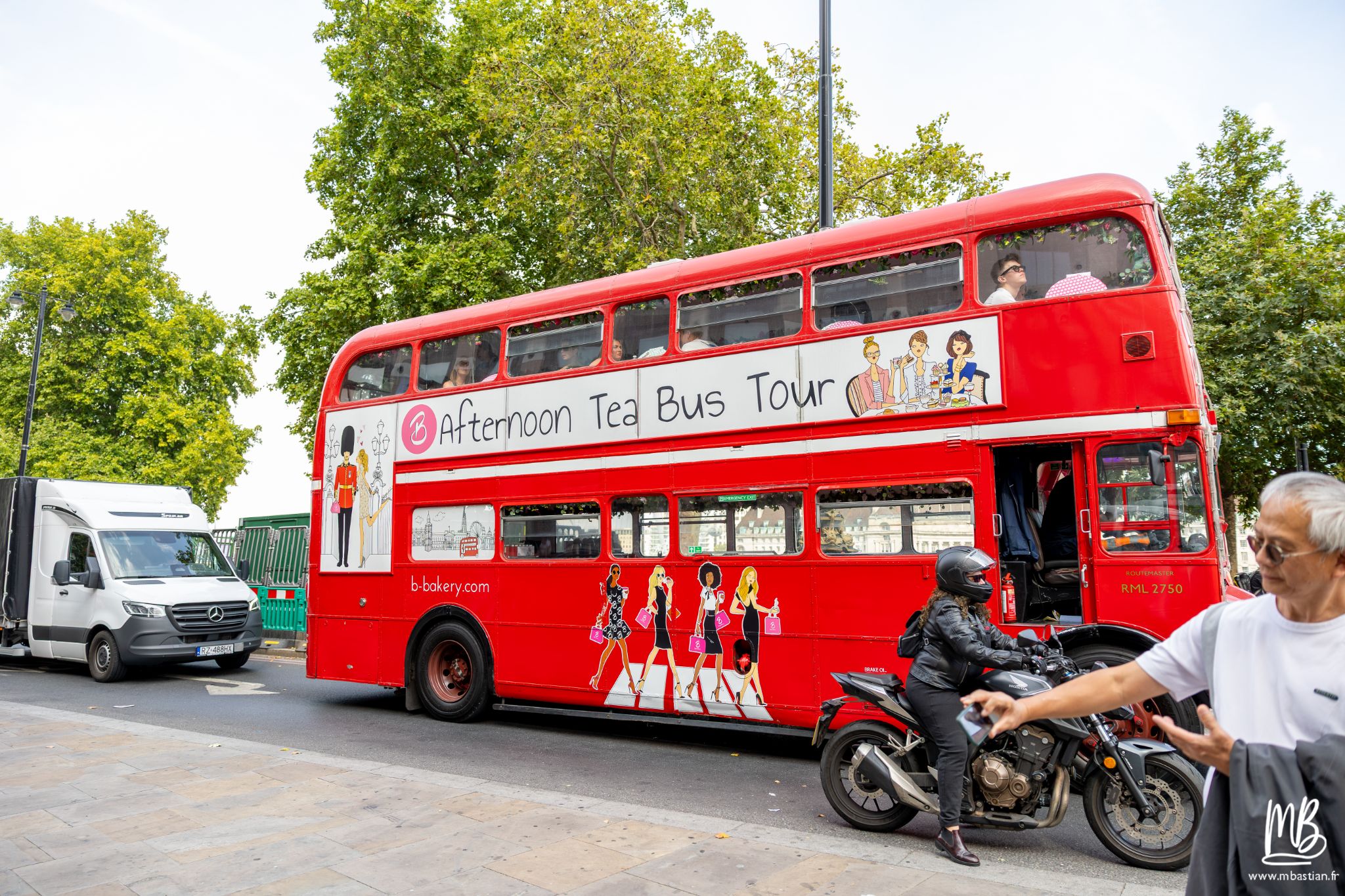 20260826 Londres MB 132