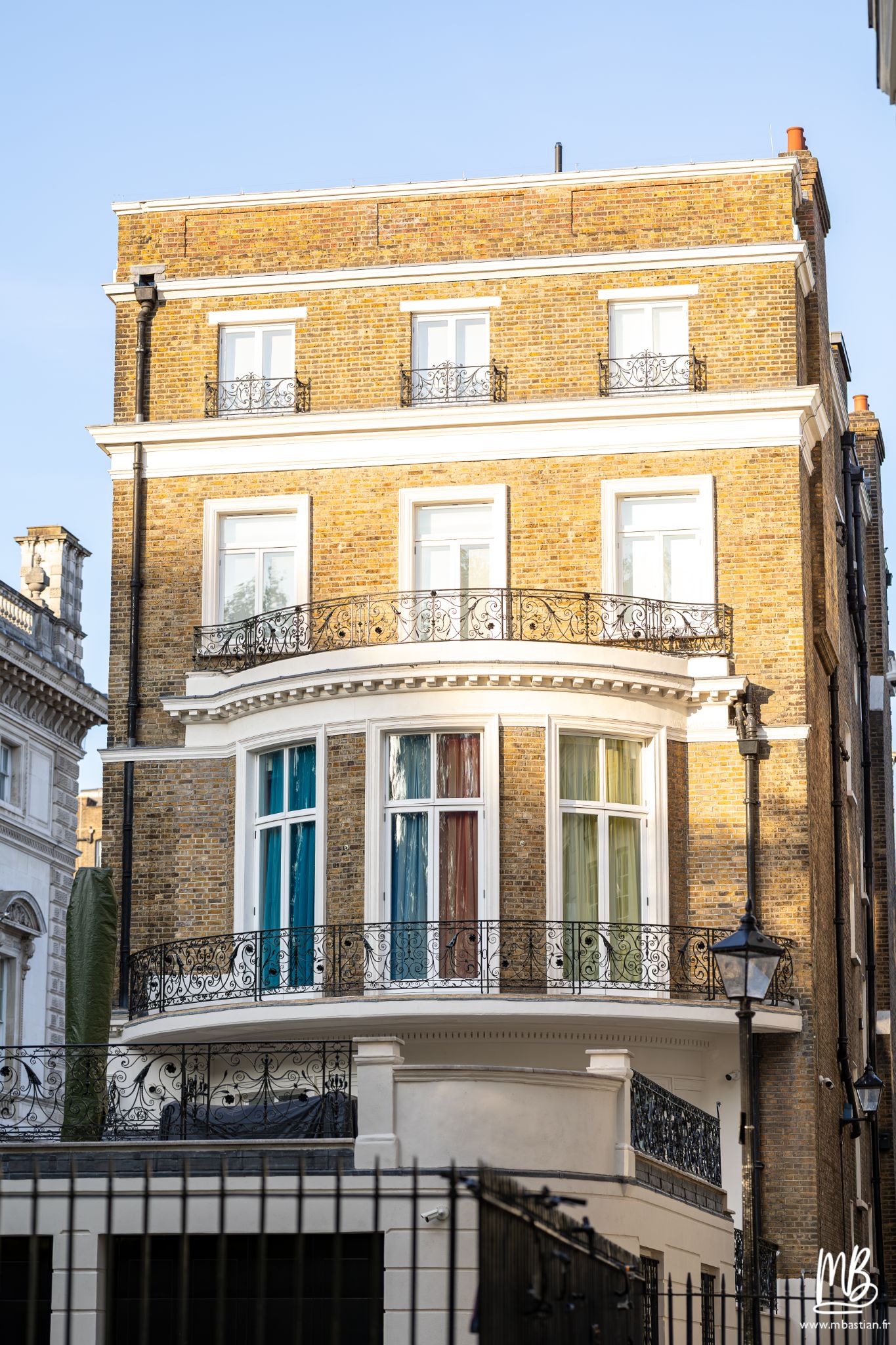 20260825 Londres MB 81